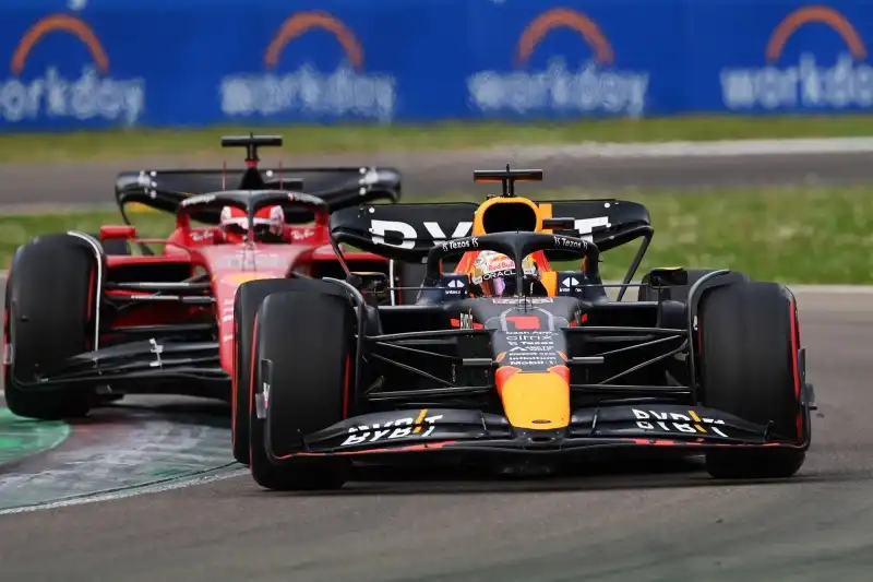 F1, Max Verstappen si prende la Sprint Race: sconfitto Charles Leclerc