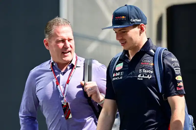 Jos Verstappen rigira il dito nella piaga di Charles Leclerc