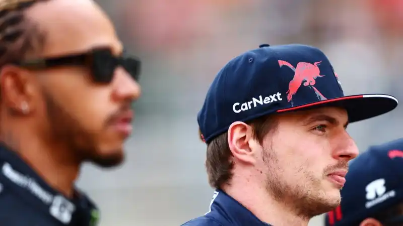 Brutale frecciata di Max Verstappen a Lewis Hamilton