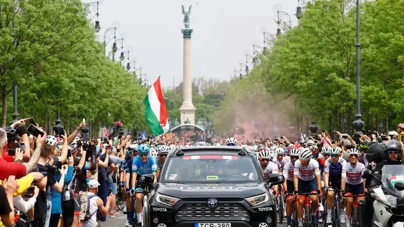 Il Giro è partito venerdì e arriverà in Italia martedì 10