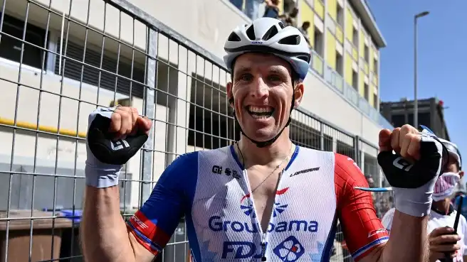 Giro 2022, Arnaud Demare stacca due fenomeni del ciclismo