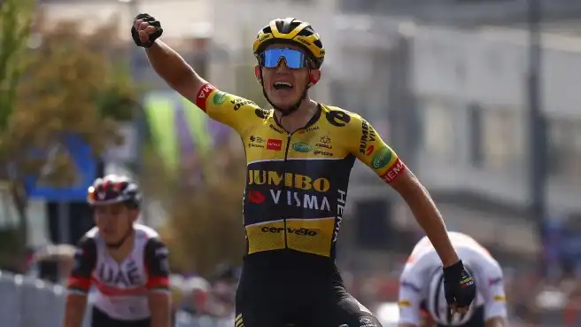 Giro d'Italia: Bouwman a braccia alzate a Potenza, terzo Formolo