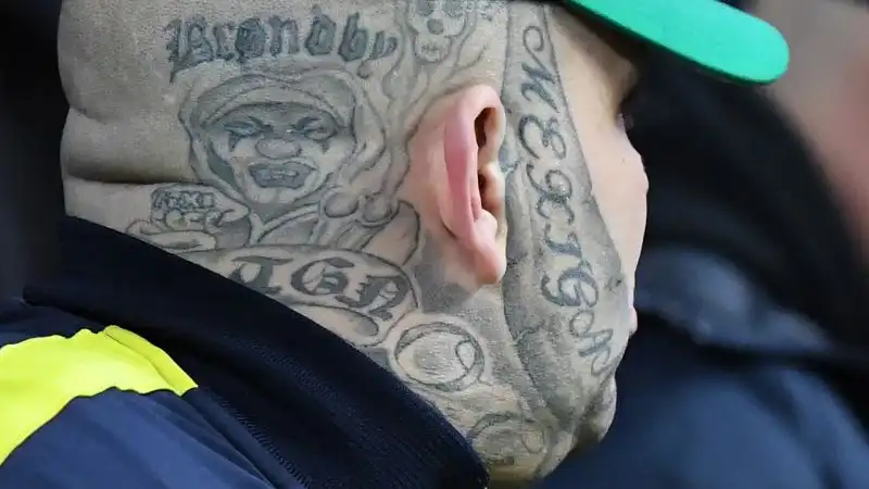 Tra i più pazzi del mondo: il nome del Brondby (club danese) sul lato della testa