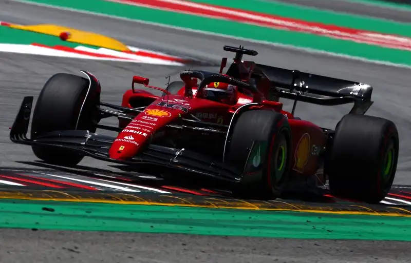 Leclerc ancora davanti a Verstappen