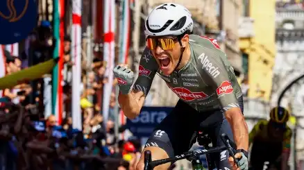 Giro d'Italia, a Genova fuga vincente di Oldani: 