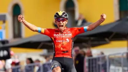 Giro d'Italia: fuga trionfale di Buitrago. Carapaz sempre in rosa, Nibali perde contatto