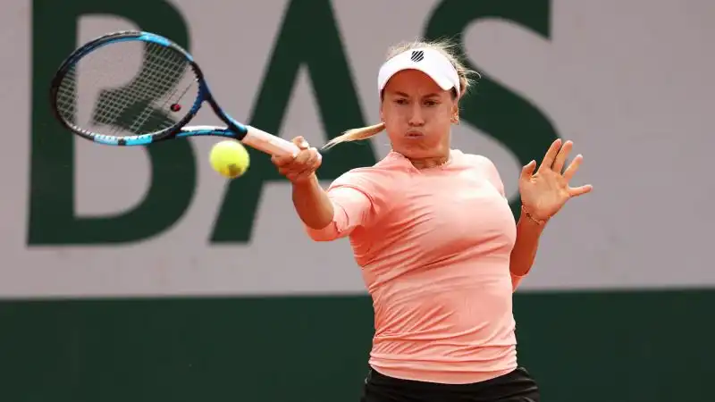 La tennista di Macerata ha battuto al secondo turno dello Slam parigino la kazaka Yulia Putintseva