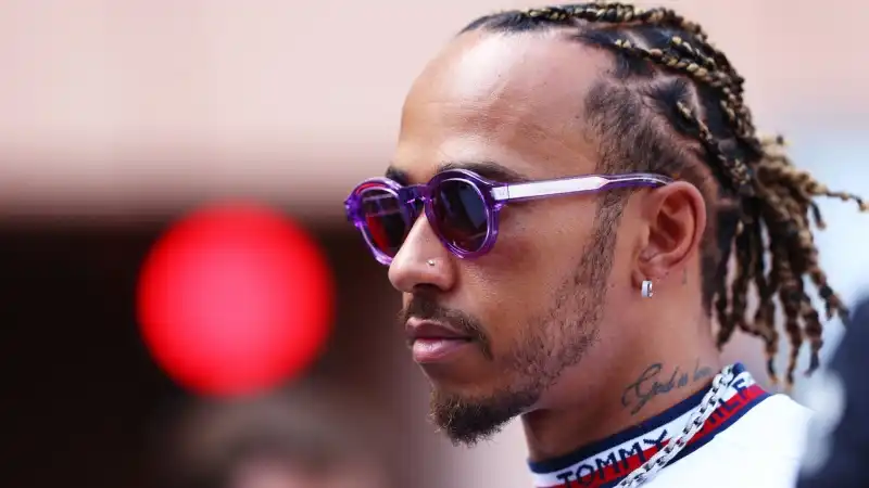 Lewis Hamilton si attacca al traffico e alla sfortuna