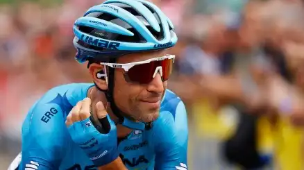 Giro d'Italia, Vincenzo Nibali stringe i denti: 