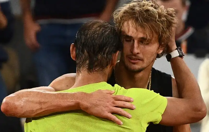 Momenti di grande commozione durante la semifinale del Roland Garros tra Zverev e Nadal