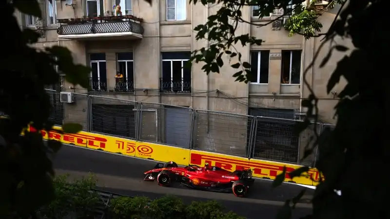 Carlos Sainz (Ferrari) quarto, 1' 41" 814