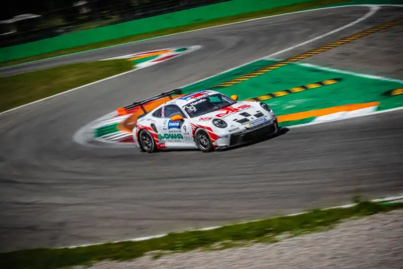 In pista si sono viste molte Porsche, alcune di queste corrono all'interno del campionato monomarca del costruttore tedesco: il Porsche Carrera Cup. Foto di Cristian Lovati