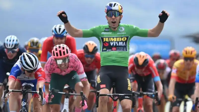 Van Aert credeva di avere vinto la terza tappa del Giro del Delfinato