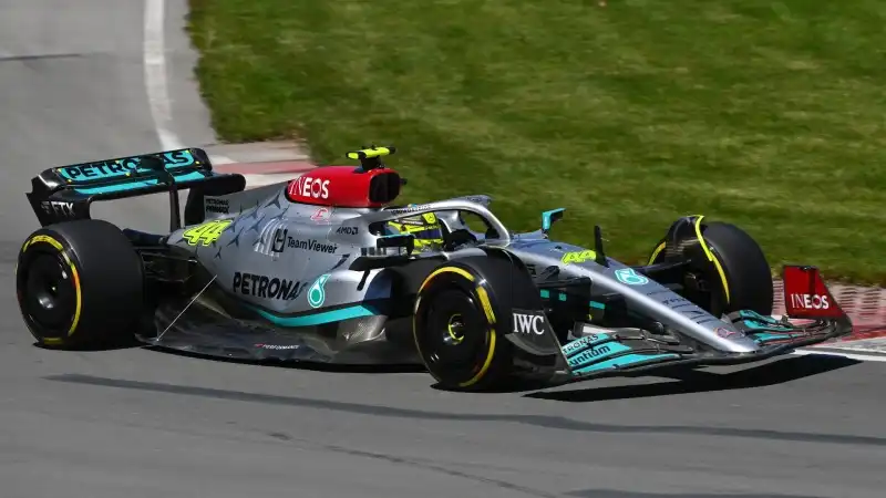 Hamilton 7,5. Smaltiti i problemi alla schiena centra il secondo podio della stagione