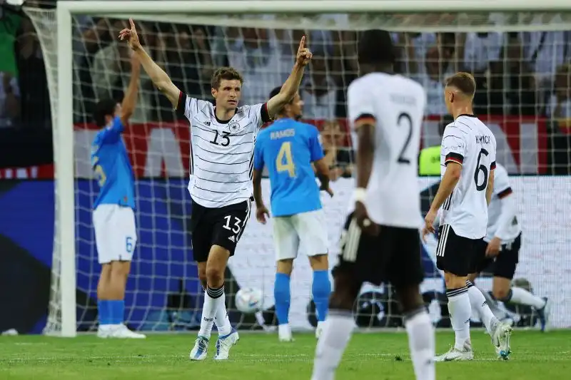 Müller 7.5: Come sempre trascina i suoi compagni e segna il tris a inizio ripresa