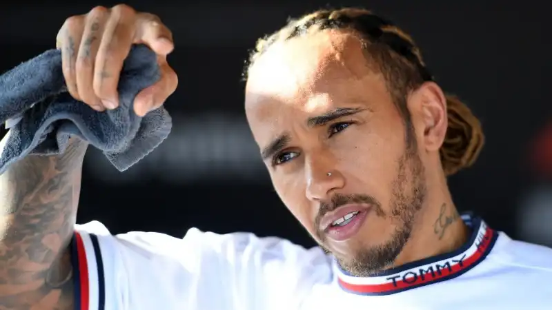 Formula 1, Lewis Hamilton oltre il dolore: messaggio alla Mercedes