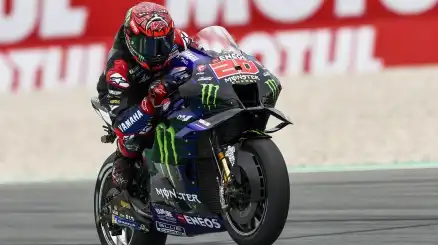MotoGp, è polemica per la penalità a Fabio Quartararo: Yamaha furiosa