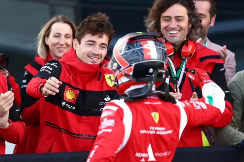 In attesa del pilota della Ferrari, il fratellino del monegasco, 21 anni, conquista la sua prima vittoria in Formula 3 sul tracciato inglese.