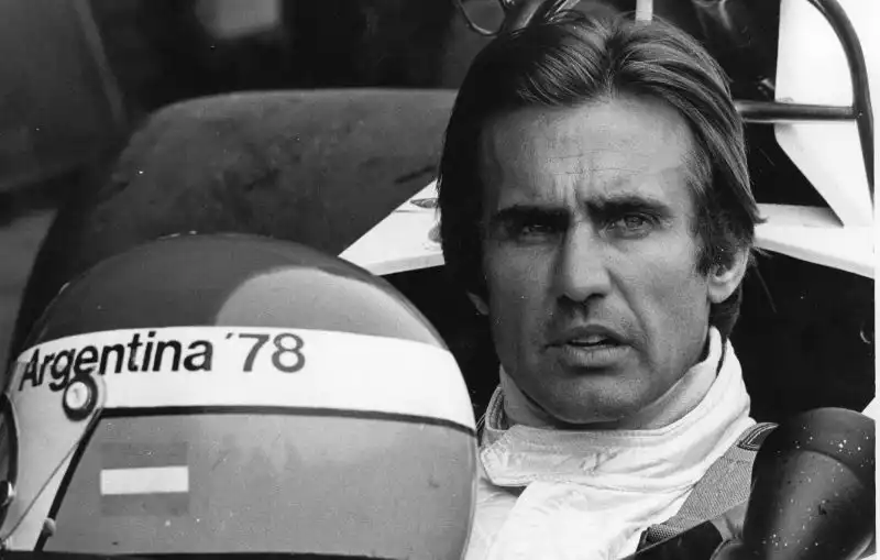 Pilota di Formula 1 per undici stagioni (ha guidato Brabham, Ferrari, Lotus e Williams), Carlos Reutemann è stato governatore della provincia di Santa Fe dal 2003 al 2021, anno della sua morte