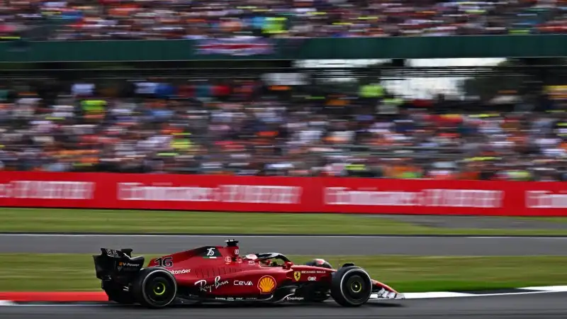 Leclerc 8. Quarto posto che lascia l'amaro in bocca: il monegasco corre una grande gara ma anche questa volta la strategia Ferrari non convince
