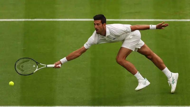 Novak Djokovic ha testato lerba alla sua maniera.