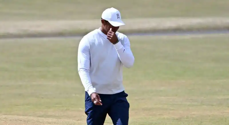 Il golfista statunitense, applaudito, non è riuscito a trattenere qualche lacrima