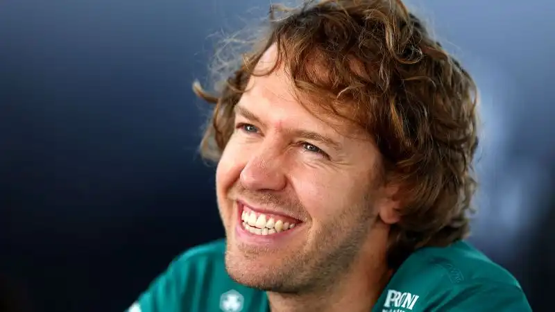 Vettel sembra assolutamente a suo agio con il nuovo look