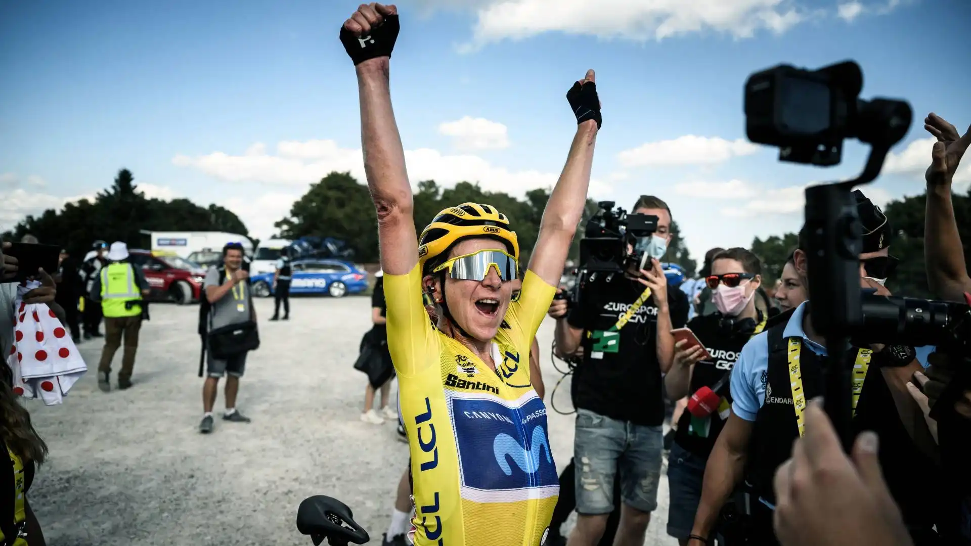 La trentanovenne olandese aveva già trionfato al Giro d'Italia, davanti all'azzurra Marta Cavalli