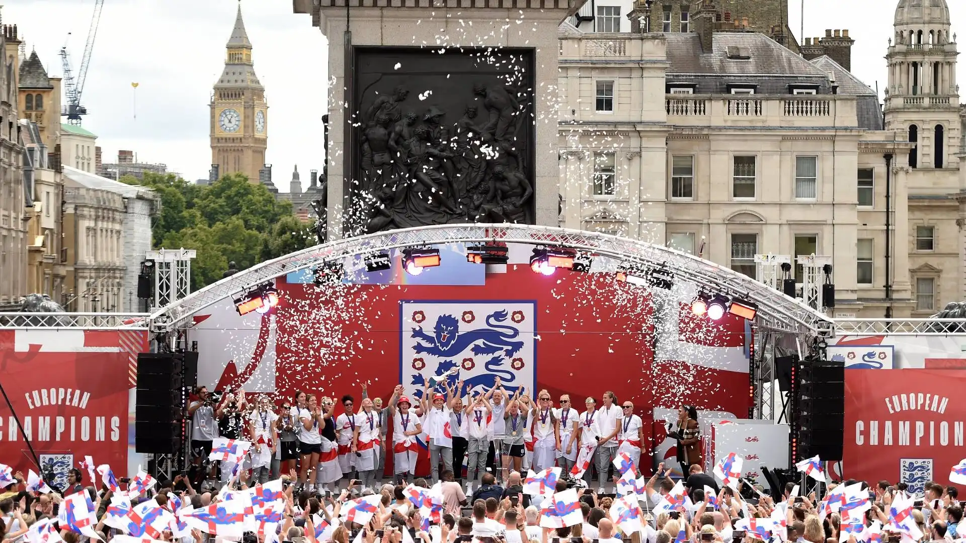 Una folla incredibile ha acclamato le neo campionesse d'Europa, che hanno sollevato il trofeo davanti ai proprio tifosi a Trafalgar Square