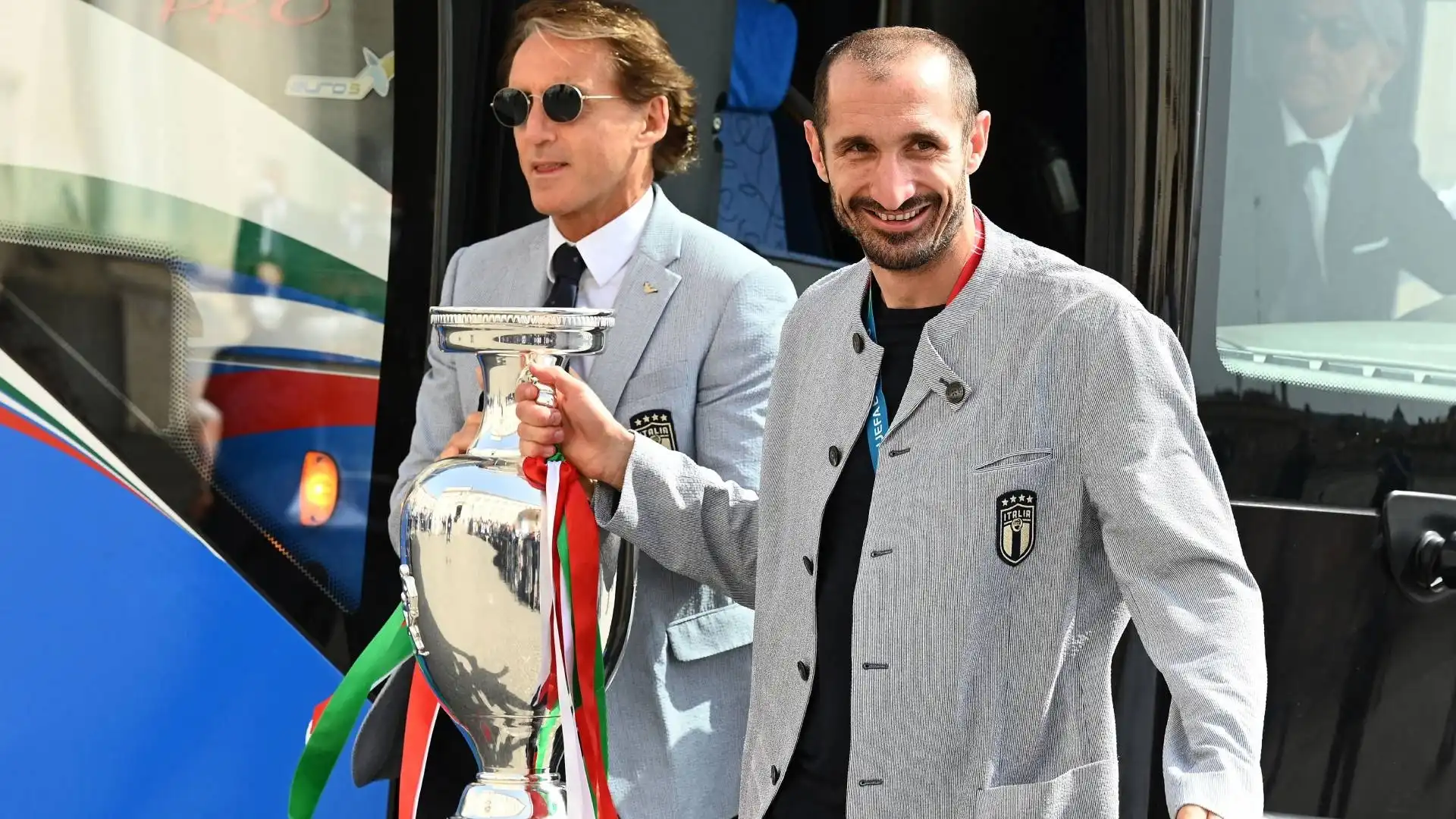 Con l'Italia si è laureato campione d'Europa nel luglio del 2021, alzando la coppa da capitano