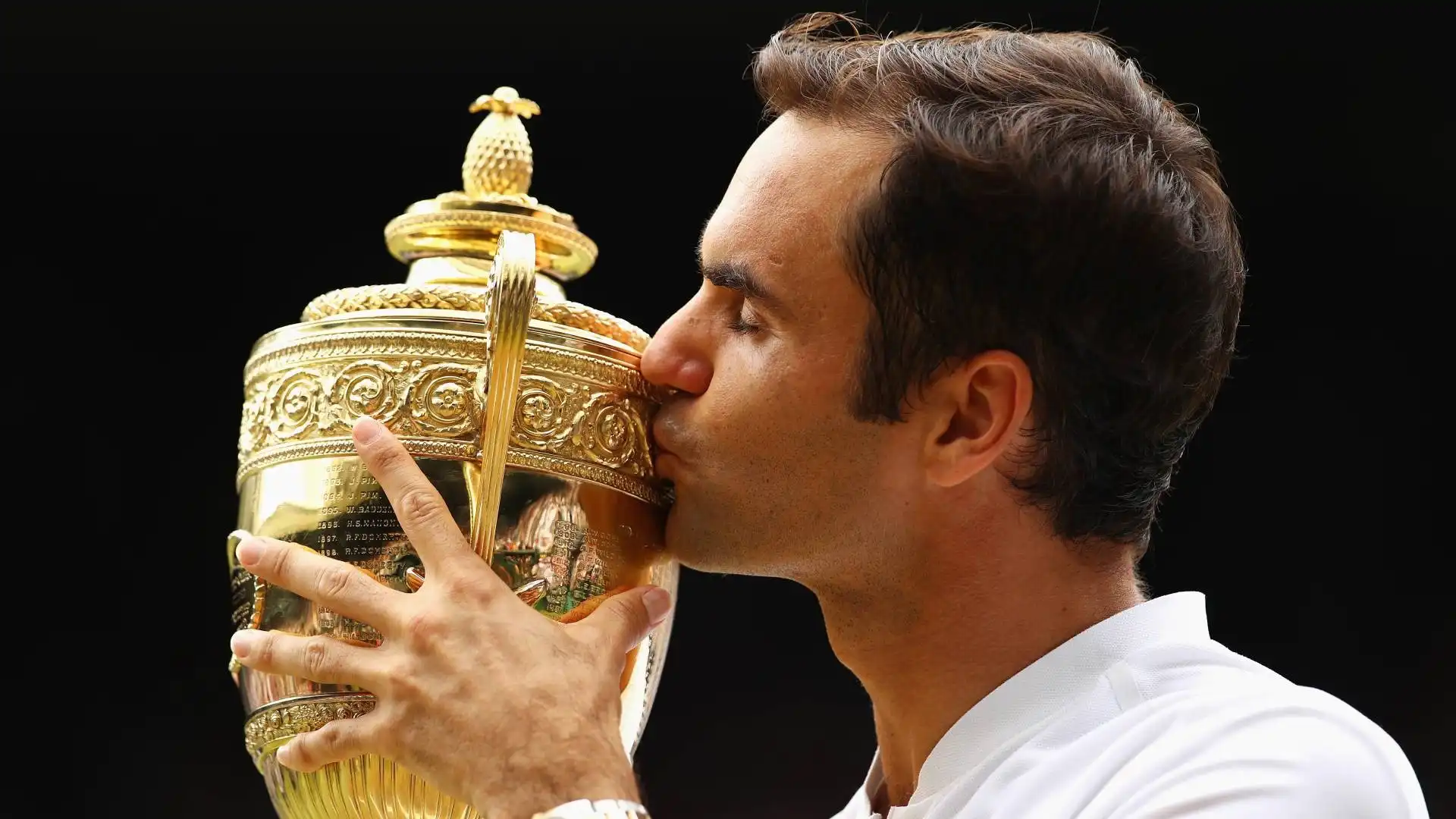 Il campo centrale di Wimbledon è il suo giardino di casa: qui Roger ha trionfato ben 8 volte, cinque delle quali consecutive (2003, 2004, 2005, 2006, 2007, 2009, 2012, 2017)