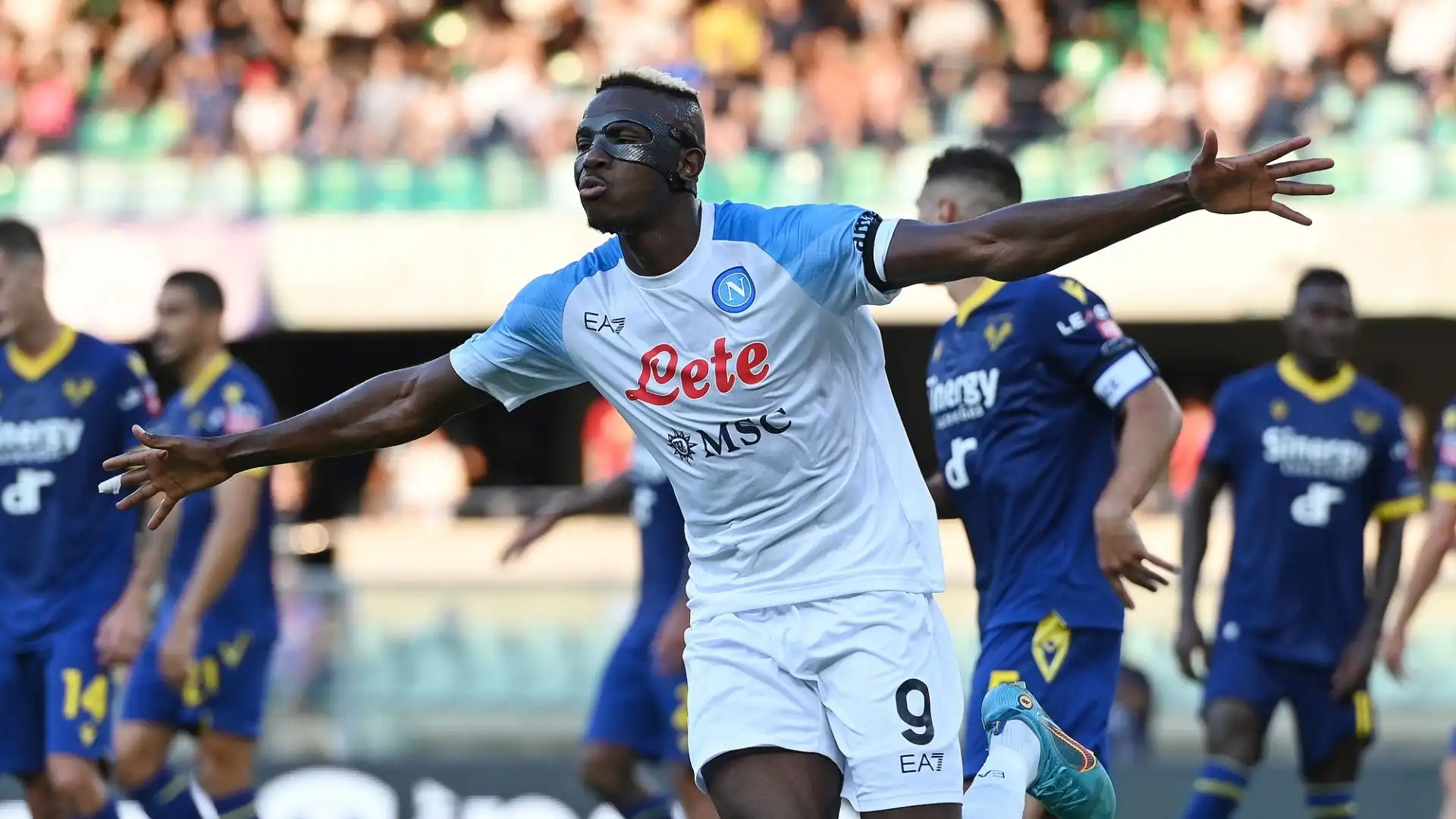 Debutto in grande stile del Napoli in Serie A: a Verona gli azzurri si sono imposti 5-2, a segno anche il bomber victor Osimhen