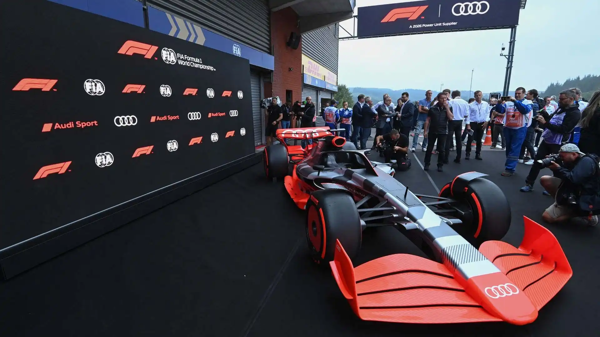 "Il motorsport è parte integrante del nostro DNA e la Formula 1 è sia un palcoscenico globale che un'eccezionale sfida per sperimentare nuove tecnologie" ha detto l'amministratore delegato di Audi, Markus Deusmann