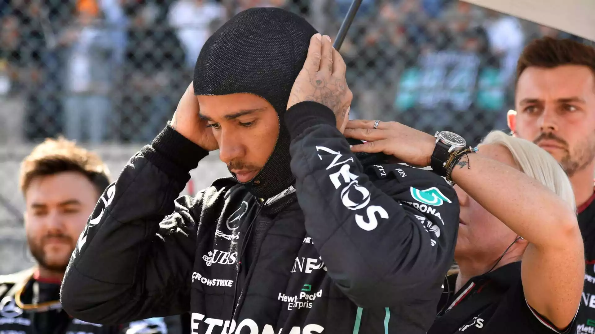 Lewis Hamilton prima della partenza: la sua gara è durata pochissimo