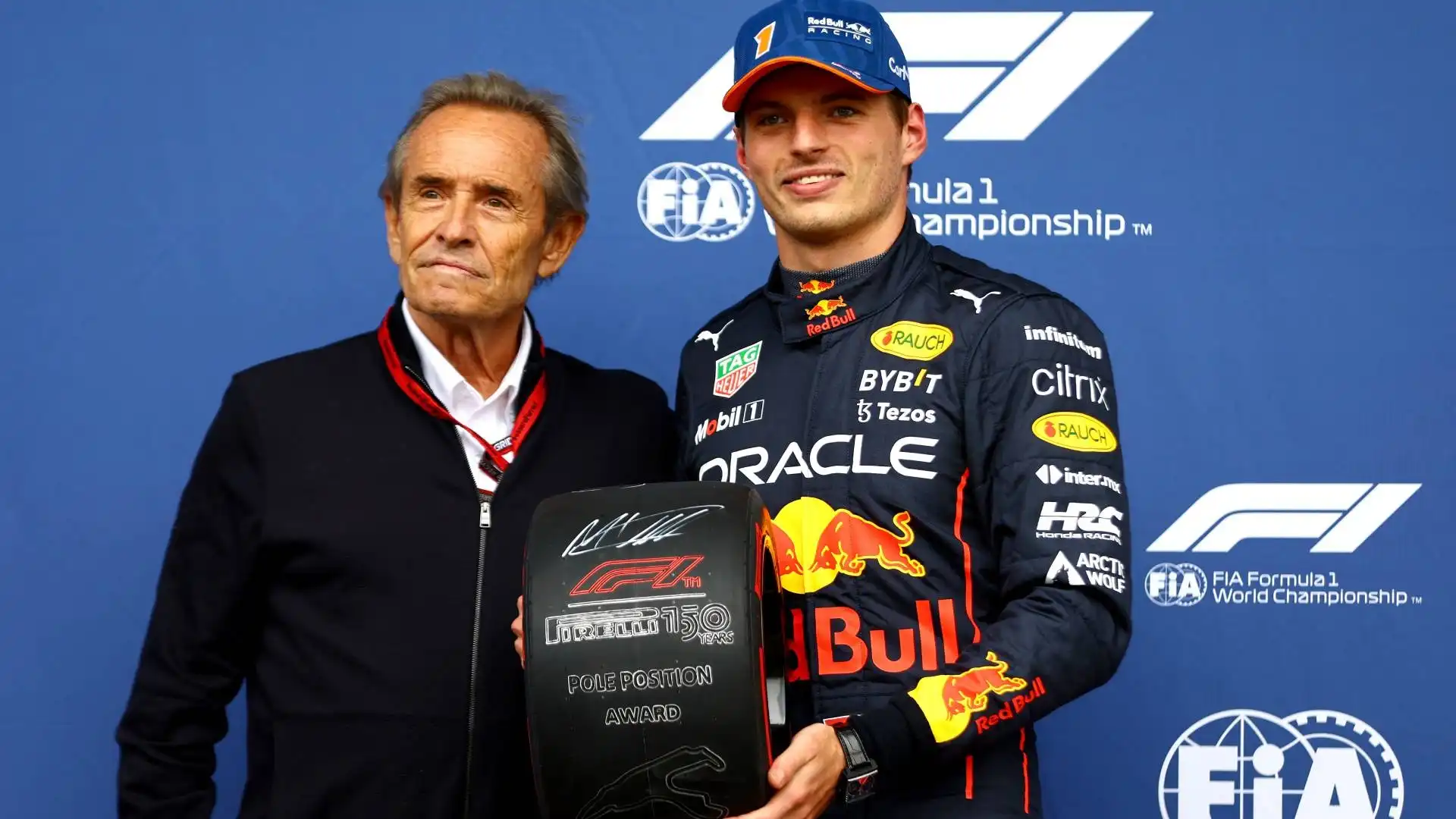 Il campione in carica della F1 è stato premiato con il riconoscimento Pirelli Pole Position