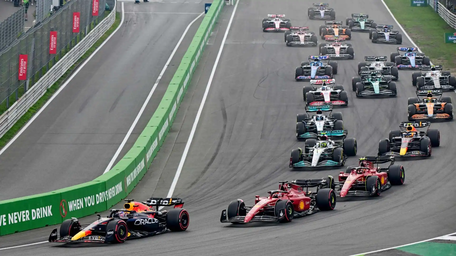 Verstappen vince il Gran Premio di casa: quarto successo di fila 