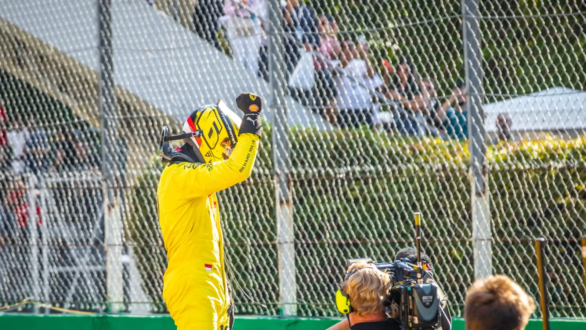 Leclerc ha preceduto il rivale Verstappen, che arrivato secondo scatterà però dalla quarta piazza per la penalizzazione inflitta per il cambio dell'ICE. Foto di Cristian Lovati