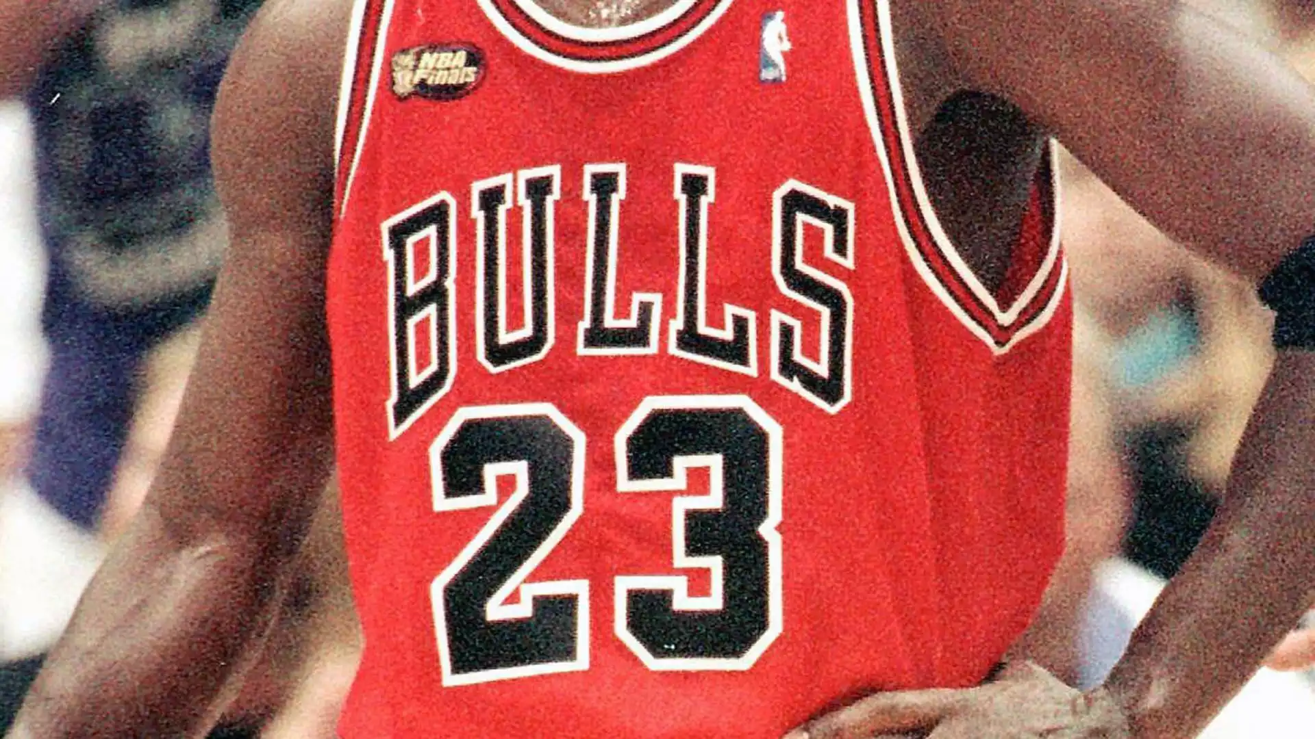 ll precedente primato relato ad una maglia NBA era pari a 3,69 milioni di dollari, pagato a maggio 2021 per quella indossata da Kobe Bryant durante la sua stagione da rookie (1996-97).