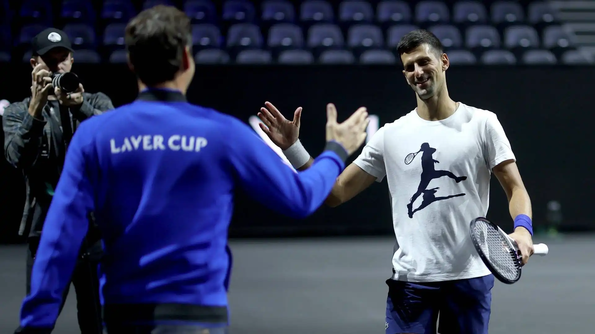 Un saluto anche con Novak Djokovic, altro compagno di squadra dello stellare Team Europe