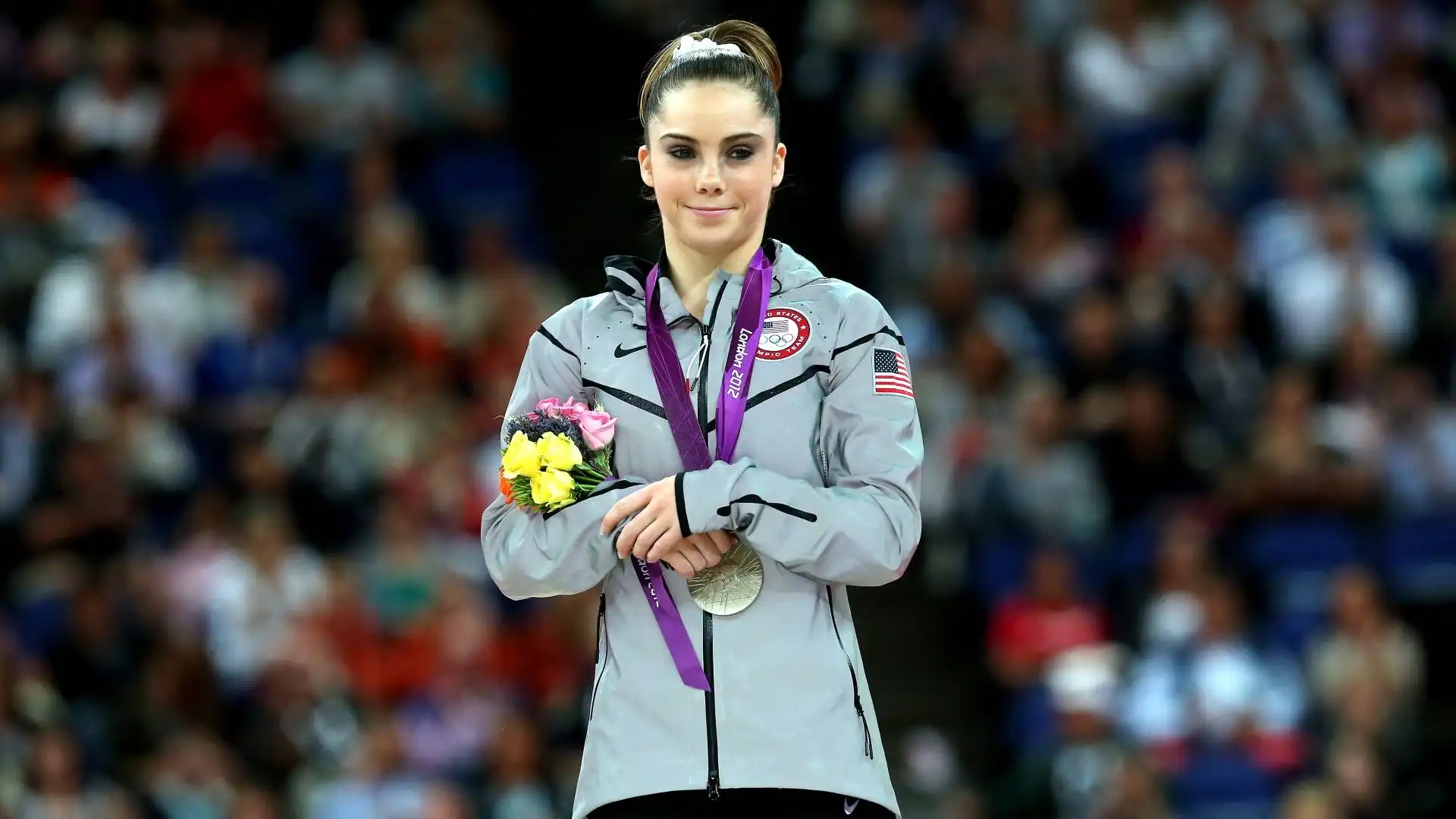 Individualmente, invece, conquista l'argento nella finale di volteggio delle Olimpiadi di Londra 2012