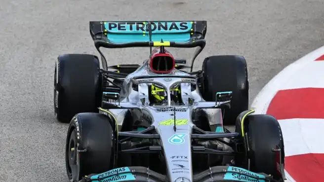 Formula 1, Lewis Hamilton torna davanti a tutti