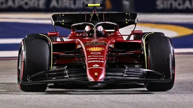 F1 libere Gp Singapore: doppietta Ferrari nonostante i problemi. Red Bull sotto accusa