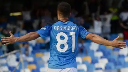 Giacomo Raspadori onorato del paragone con un ex campione del Napoli