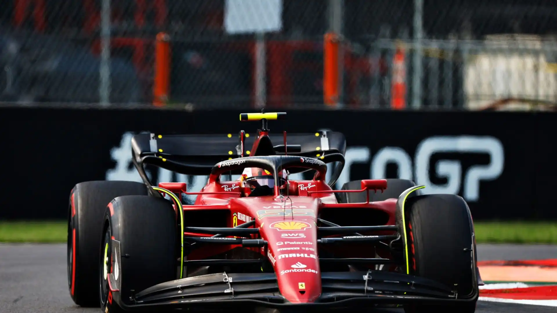Sainz 5,5. Non poteva fare meglio con questa Ferrari in un weekend da dimenticare
