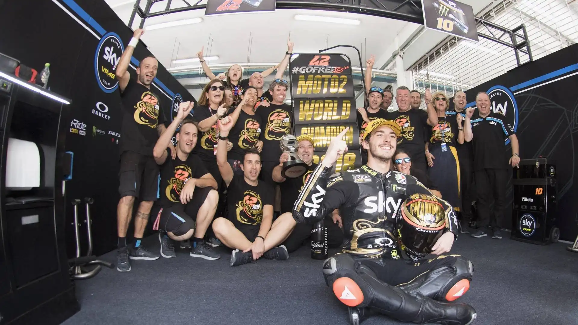 Pecco Bagnaia infatti si laurea campione del mondo di Moto2 nel Gran premio di Malesia, concludendo la stagione a quota 306 punti