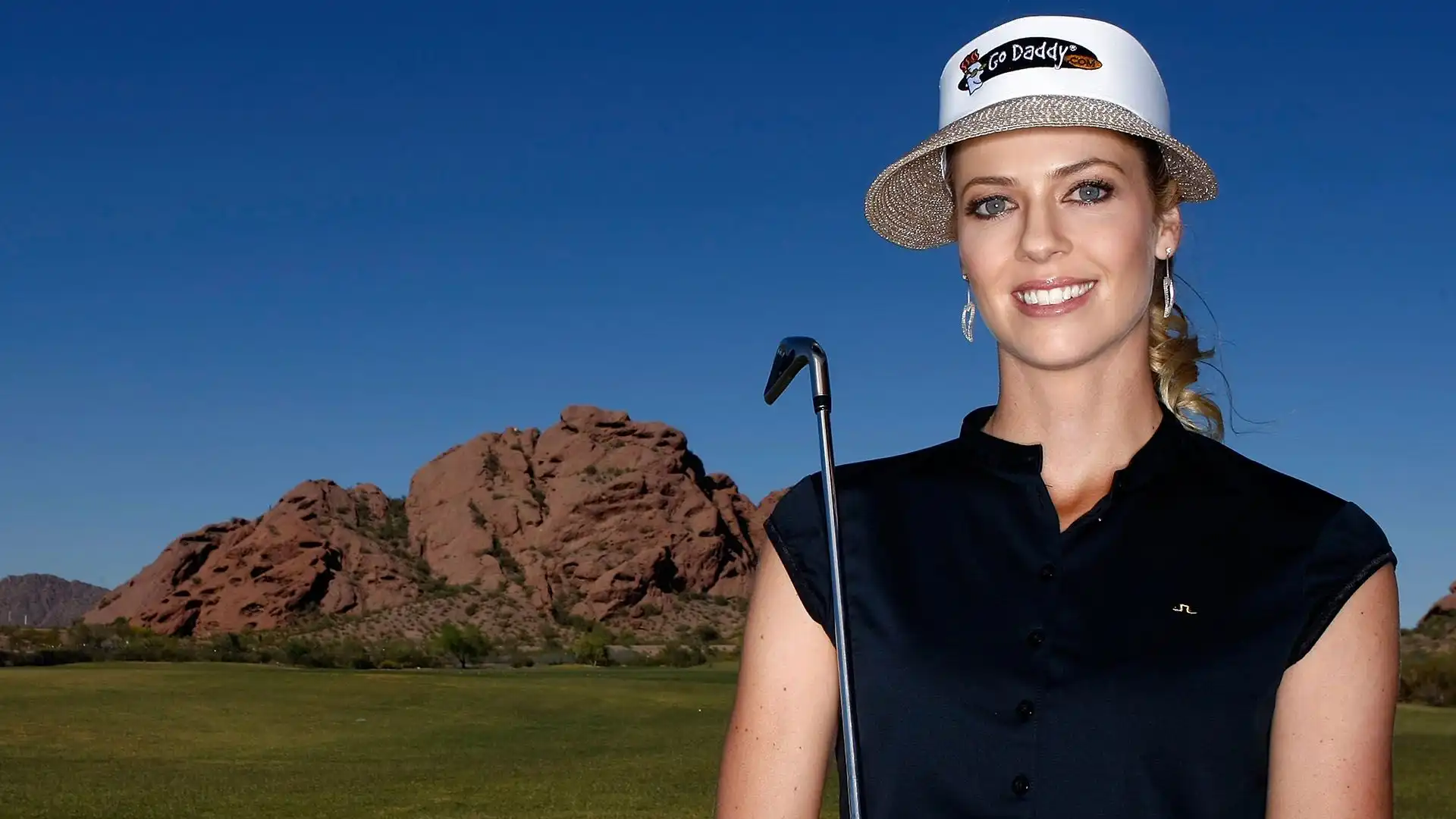 Anna Rawson comincia la sua carriera da modella a 16 anni e nel 1999 diventa golfista dilettante