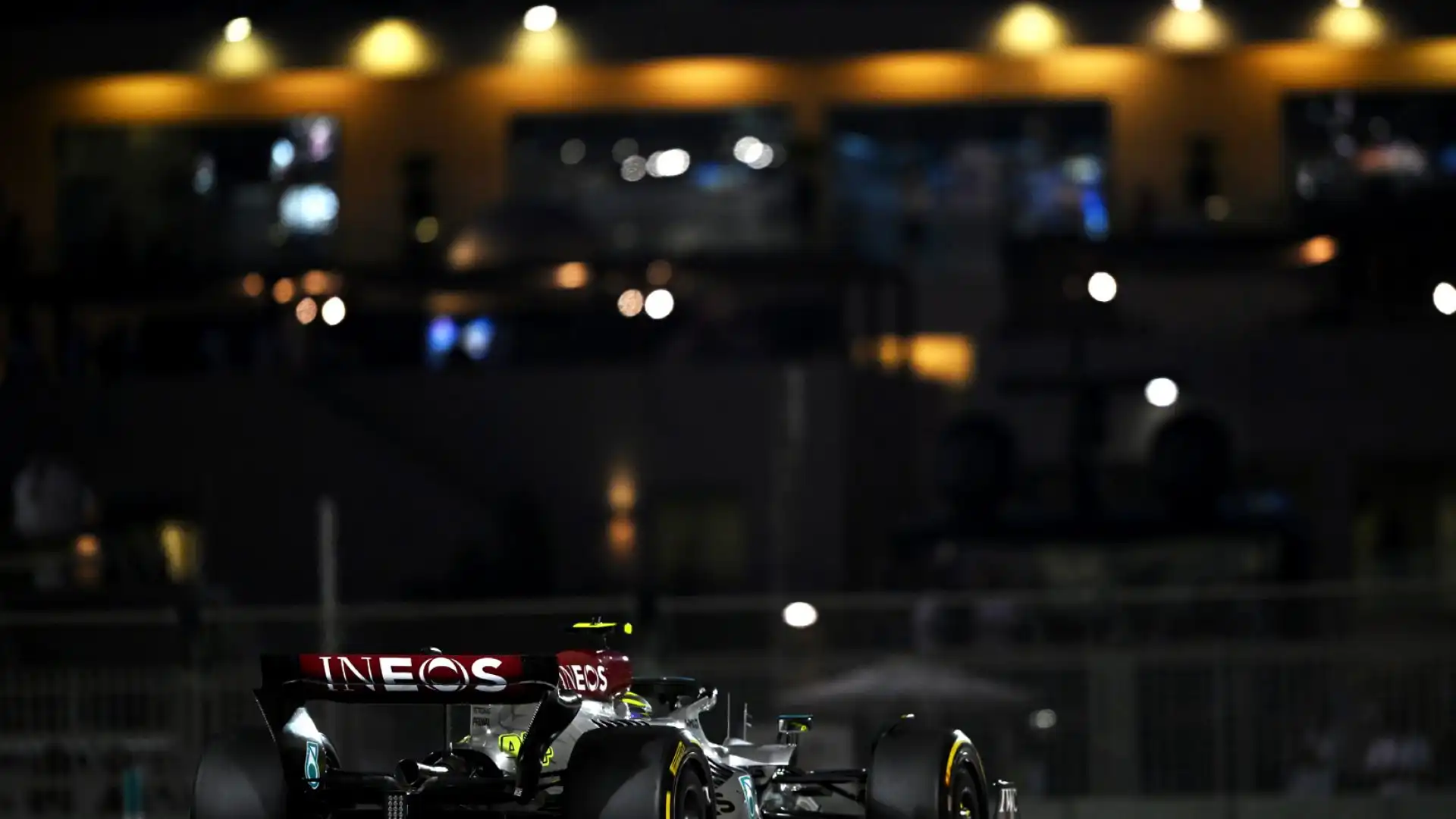 Hamilton 6: la sfortuna gli impedisce di terminare l'ultima gara della stagione, chiusa senza vittorie