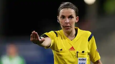 Mondiali, decisione storica: Stephanie Frappart arbitrerà Costa Rica-Germania