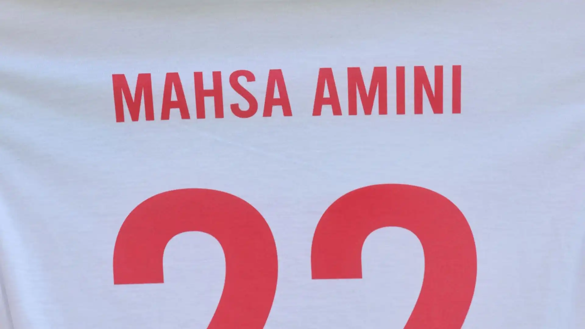 Grande tensione sugli spalti all'Ahmad bin Ali Stadium: ricordata Mahsa Amini