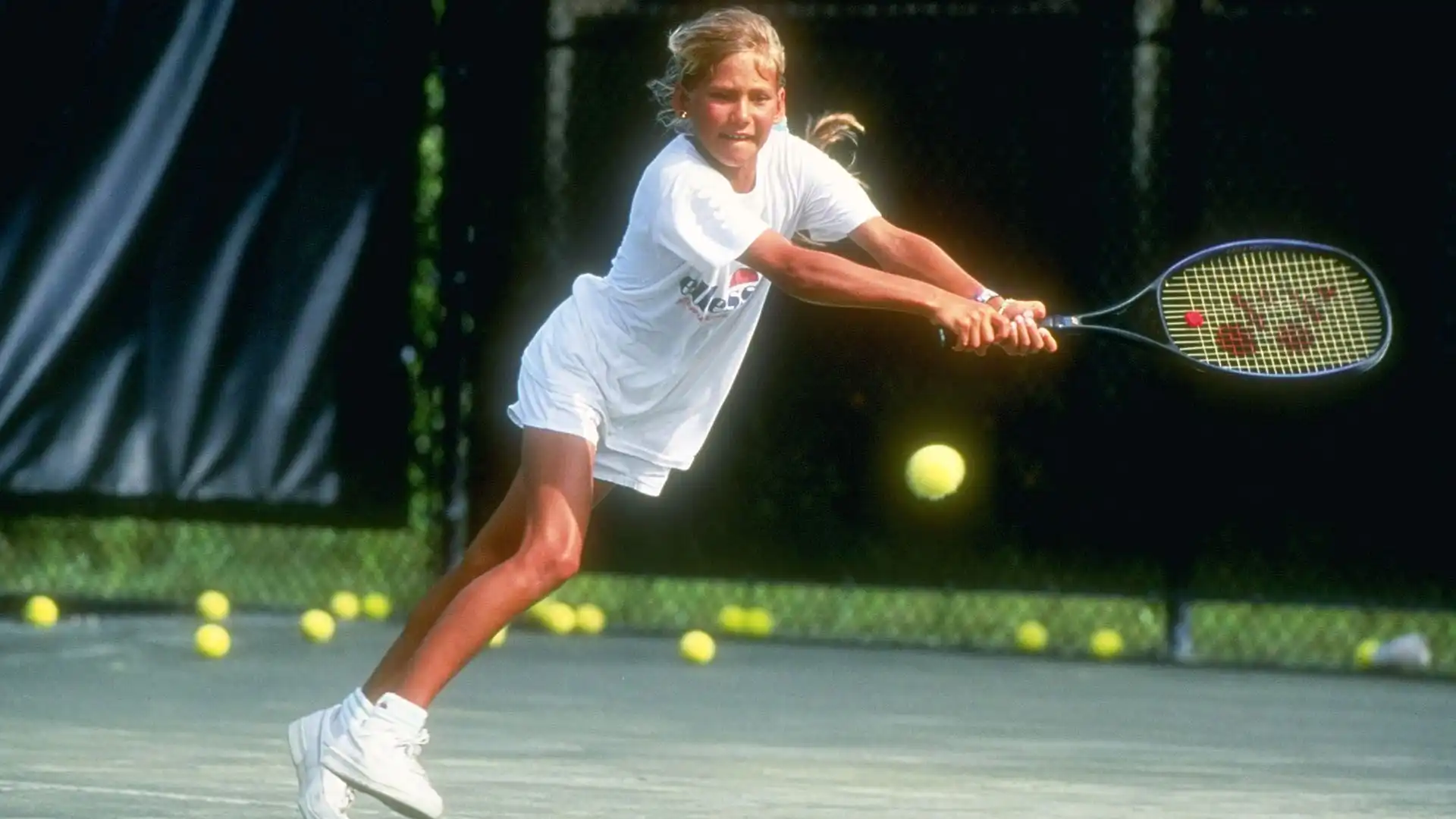 Nota per essere stata la prima delle grandi tenniste russe, divenne famosa grazie alla semifinale raggiunta al Torneo di Wimbledon 1997 all'età di 16 anni.